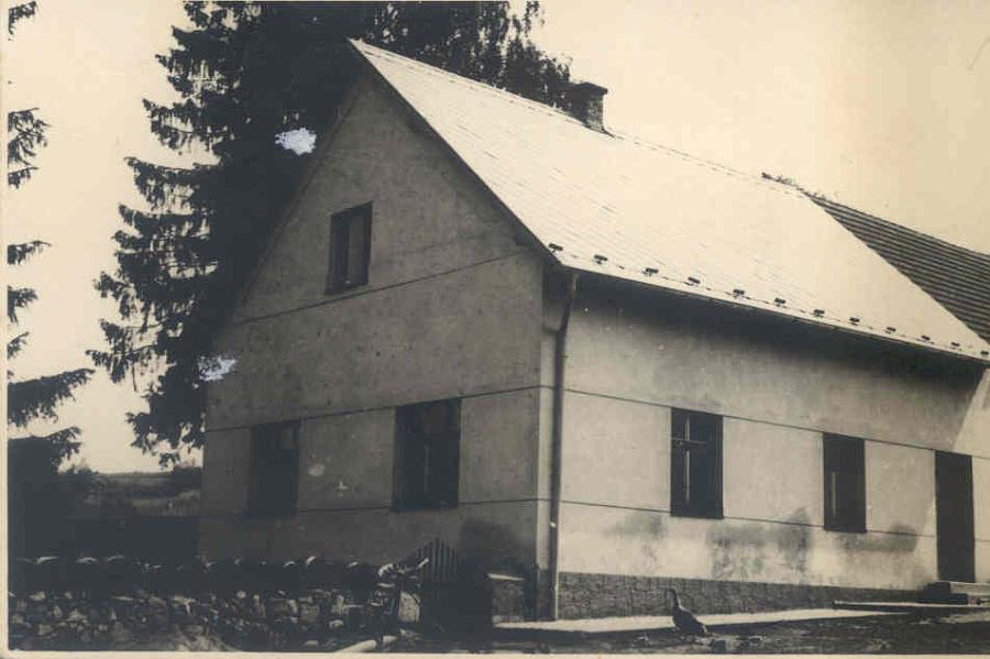 Obytná budova po opravě kolem r. 1946